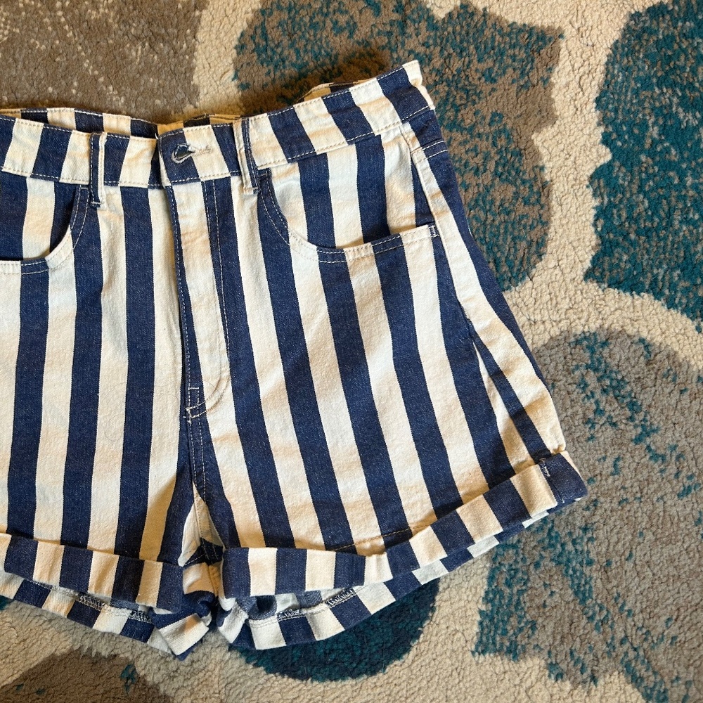 Divided H&M Women's Blue Vertical Stripe Shorts Size 10